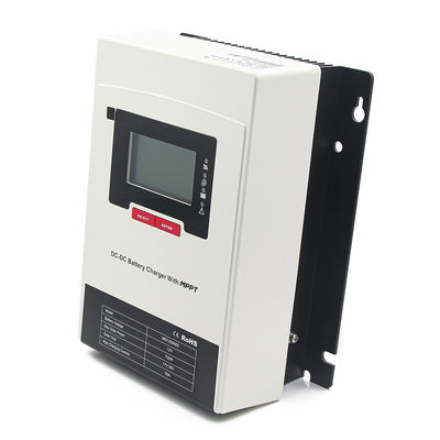 12Vdc DC DC ชาร์จแบตเตอรี่รถยนต์ 30A กับ MPPT เครื่องควบคุมแสงอาทิตย์ ปริมาณการป้องกัน IP32